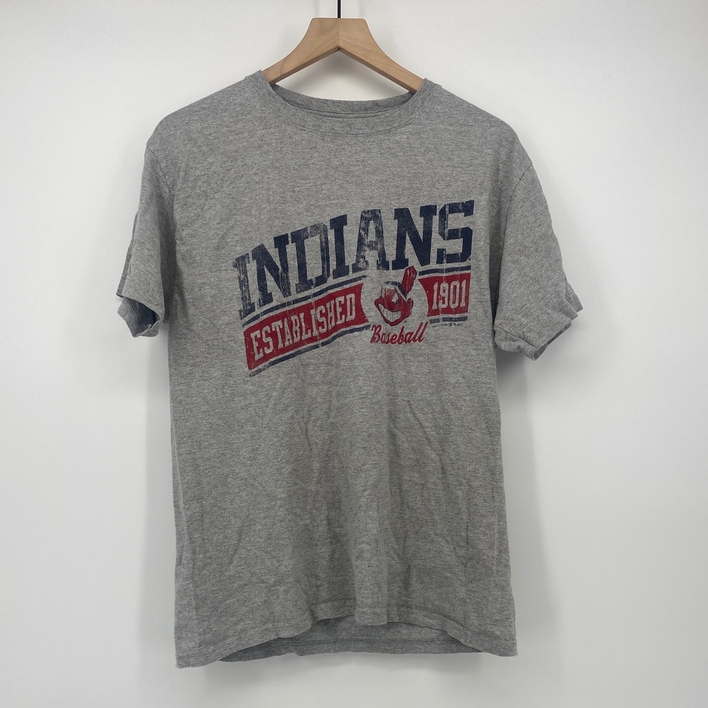 Gear For Sports Mens Cleveland Indians T-Shirt Medium Gray Chief Wahoo Baseball